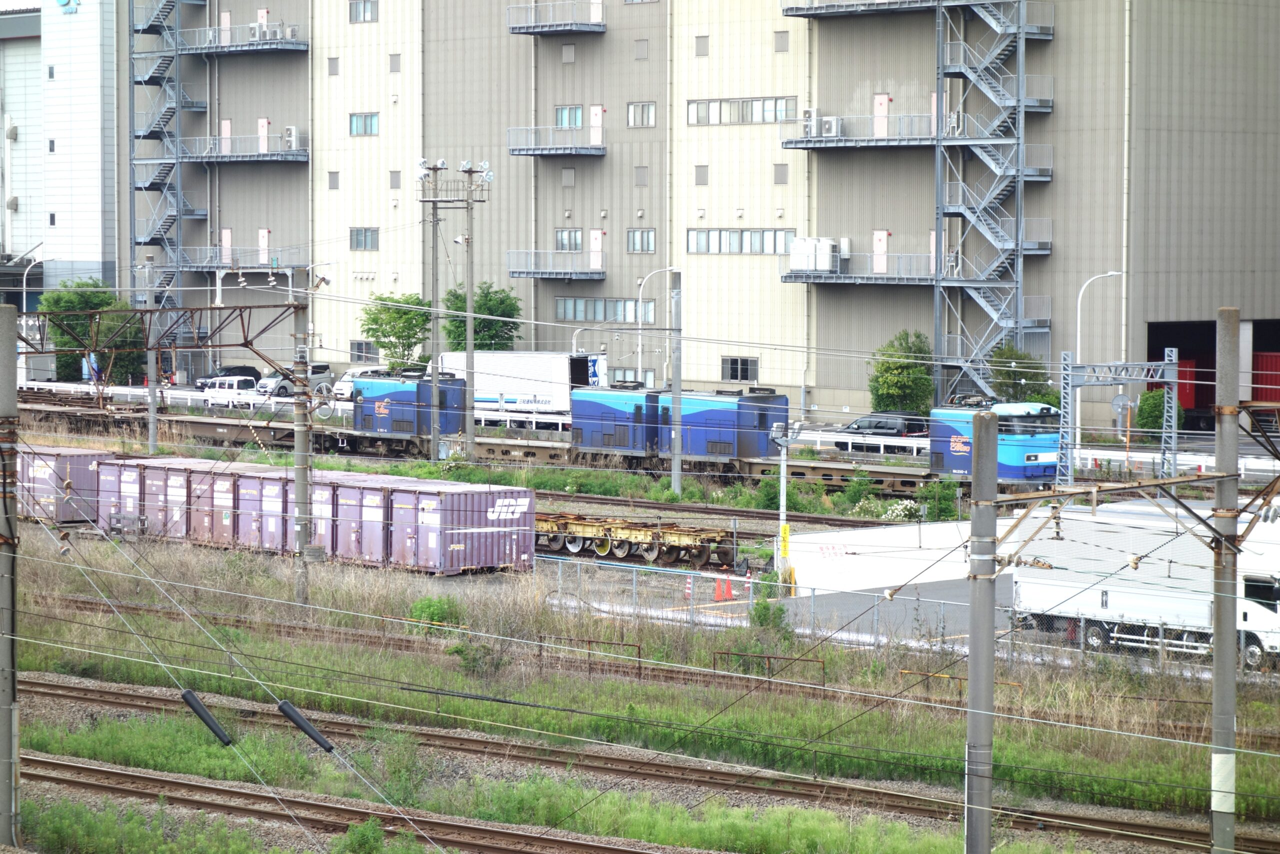 陸橋北側から見えたスーパーレールカーゴ（M250系）