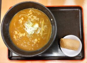 かのや新宿西口店のカレー南蛮そばといなり寿司
