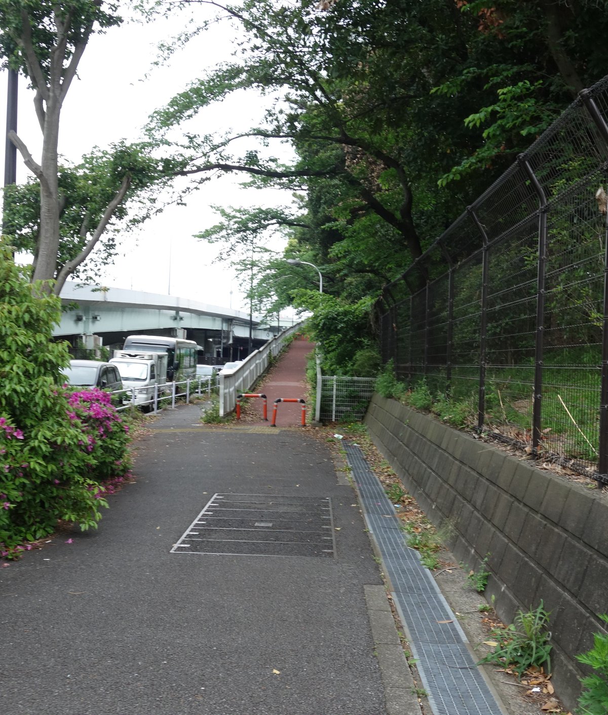 大井中央陸橋へ上がる歩道橋