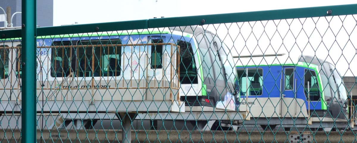 昭和島駅西口側から見た東京モノレールの車両基地