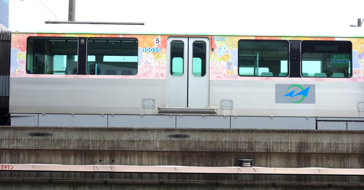 東京モノレールのキキ＆ララ モノレール（ラッピング車両）