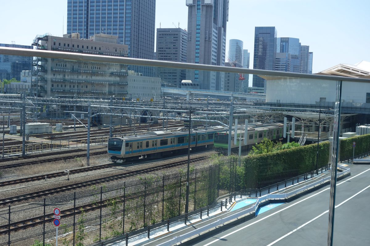 THE LINKPILLAR 2から見える京浜東北線と山手線