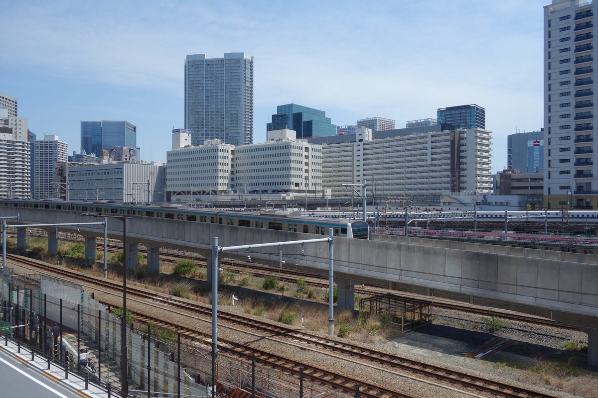 THE LINKPILLAR 2から見下ろす大きくカーブする線路群