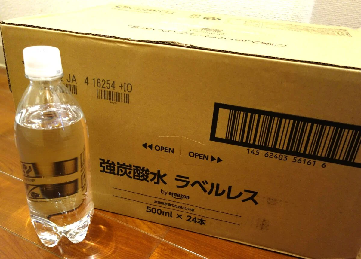 ラベルのないby Amazon炭酸水のペットボトル