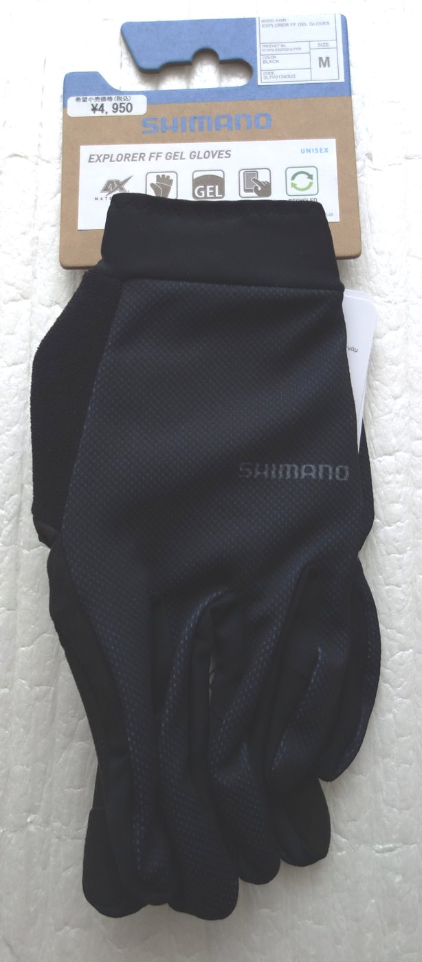 タグの付いたままのEXPLORER FF ゲルグローブ。台紙にSHIMANOのロゴ、EXPLORER FF GEL GLOVES、UNISEX、希望小売価格4,950円の表記